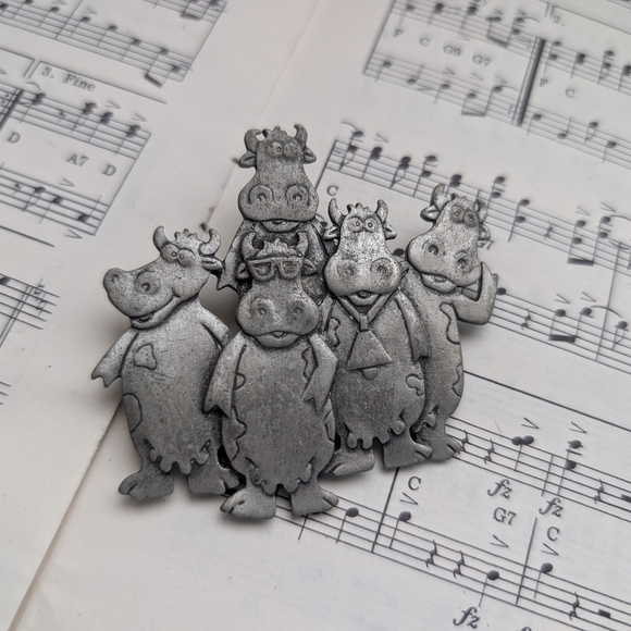 Silver Cow Brooch - Picture 6 of 8